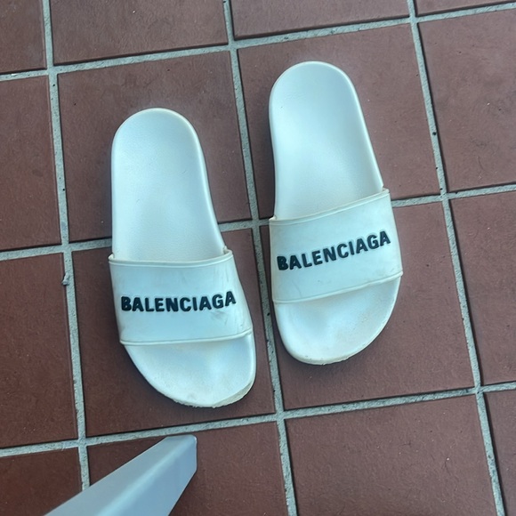 Authentic white Balanciaga slides - Picture 3 of 3